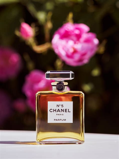 pot de fleur chanel|chanel flower perfume.